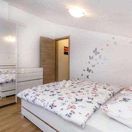 Apartment In Malinska/Insel Krk 38057 外观 照片